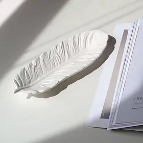 Реквізит для фото Пір'їна, гіпсове кашпо для предметної зйомки